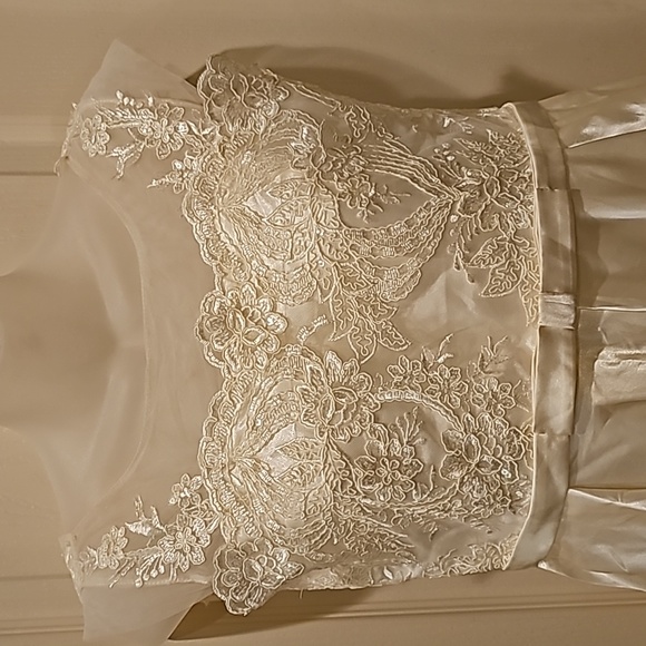 Mika Modas dress - Picture 2 of 4